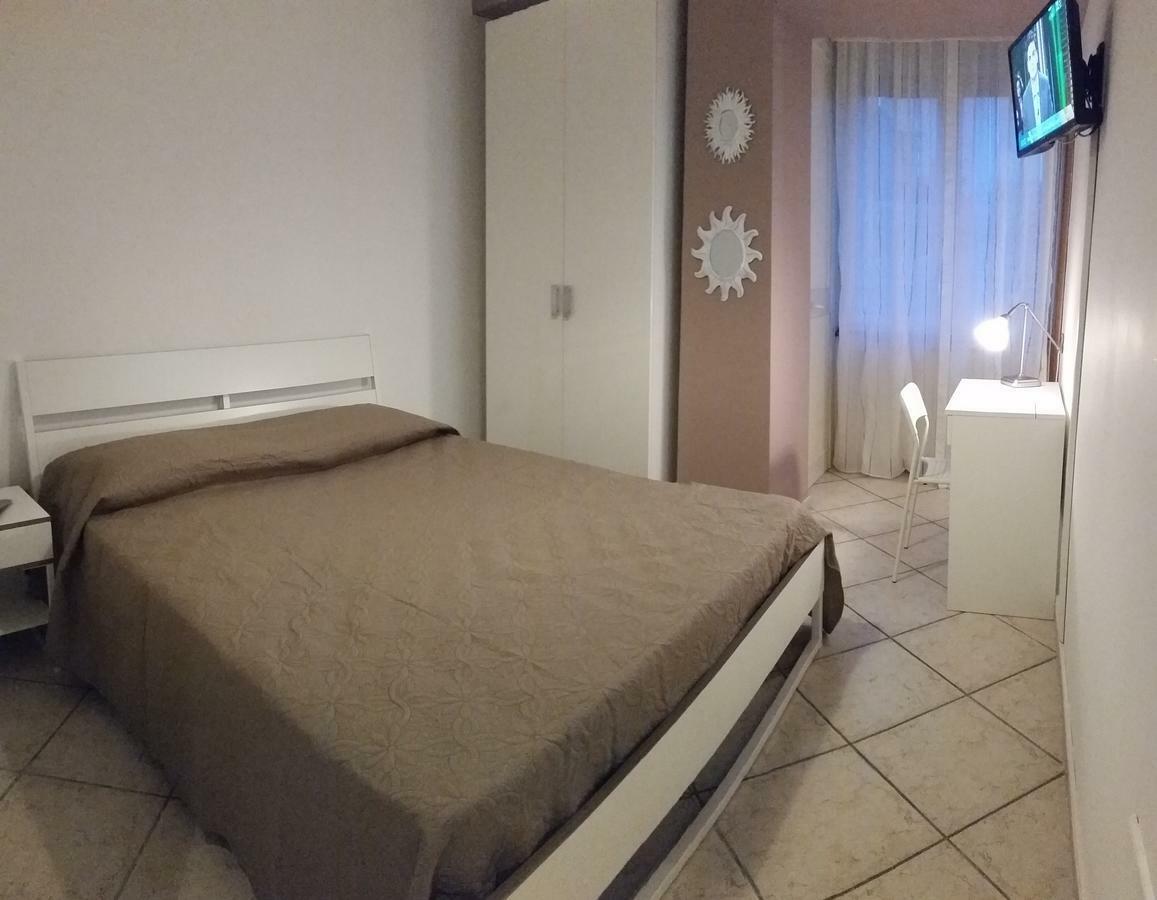 B&B Aminei Metro Наполи Екстериор снимка