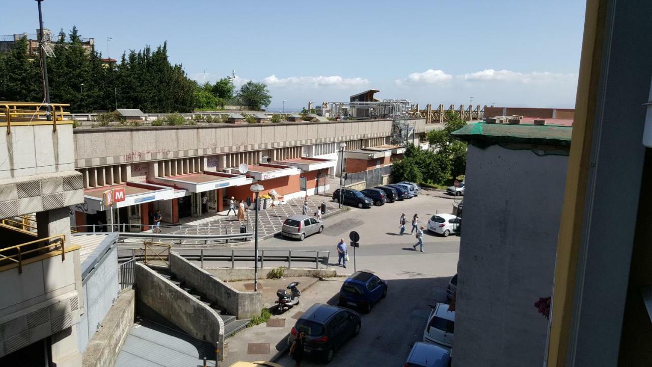 B&B Aminei Metro Наполи Екстериор снимка