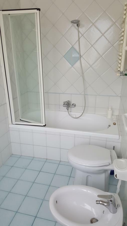 B&B Aminei Metro Наполи Екстериор снимка